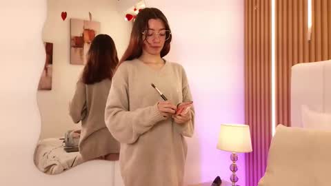 Snapshot of marinette_lux chatting on 02-24-26, 12:36 marinette online show from 02-24-26, 12:36