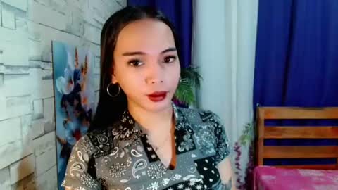 Snapshot of marishkafoxx chatting on 06-15-26, 11:45 marishka online show from 06-15-26, 11:45