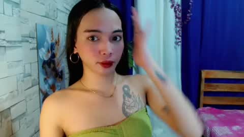 Snapshot of marishkafoxx chatting on 06-24-26, 12:04 marishka online show from 06-24-26, 12:04