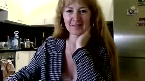 mariza_love359092 online show from 04-29-26, 10:49