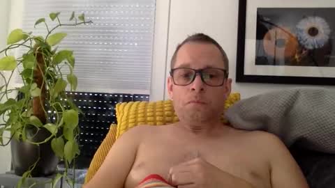 Snapshot of mark32571 chatting on 04-08-26, 08:25 Little Mark online show from 04-08-26, 08:25
