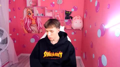 Mark online show from 10-10-25, 03:33