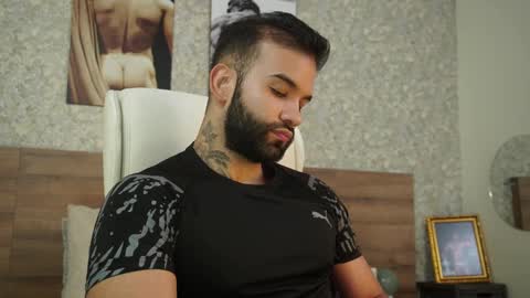 Snapshot of mark_hazze chatting on 02-17-25, 09:52 Mark online show from 02-17-25, 09:52