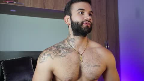 Snapshot of mark_hazze chatting on 10-13-25, 08:42 Mark online show from 10-13-25, 08:42