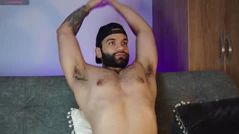 Snapshot of mark_hazze chatting on 10-28-25, 09:50 Mark online show from 10-28-25, 09:50