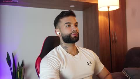 Snapshot of mark_hazze chatting on 11-07-25, 11:05 Mark online show from 11-07-25, 11:05