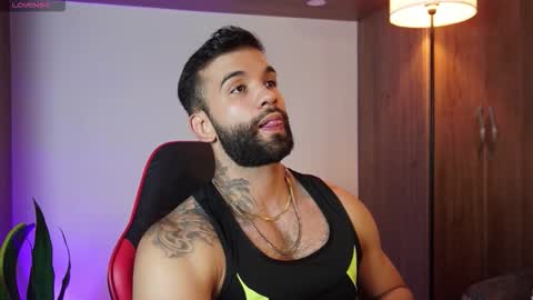 Snapshot of mark_hazze chatting on 11-14-25, 10:18 Mark online show from 11-14-25, 10:18