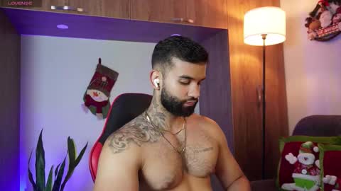 Snapshot of mark_hazze chatting on 11-28-25, 11:29 Mark online show from 11-28-25, 11:29