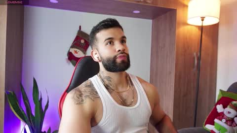 Snapshot of mark_hazze chatting on 11-30-25, 08:57 Mark online show from 11-30-25, 08:57