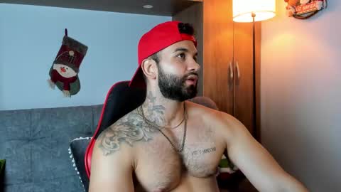 Snapshot of mark_hazze chatting on 12-15-25, 11:09 Mark online show from 12-15-25, 11:09