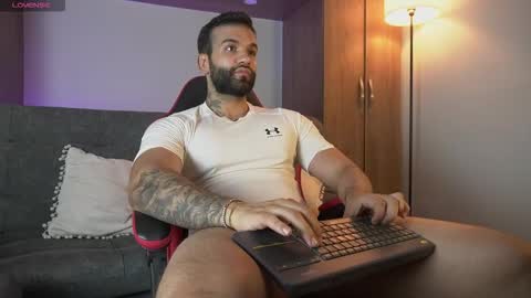 Snapshot of mark_hazze chatting on 02-19-26, 11:12 Mark online show from 02-19-26, 11:12