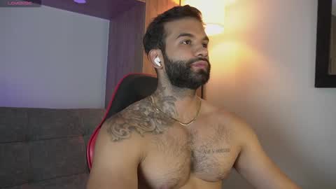 Snapshot of mark_hazze chatting on 03-10-26, 11:43 Mark online show from 03-10-26, 11:43