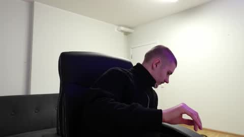 Snapshot of mark_karson chatting on 01-18-26, 01:15 MARK KARSON online show from 01-18-26, 01:15