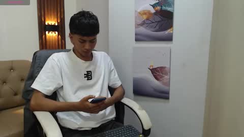 Snapshot of markbowie chatting on 10-04-25, 04:32 markbowie online show from 10-04-25, 04:32