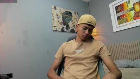 Snapshot of markbowie chatting on 10-07-25, 12:02 markbowie online show from 10-07-25, 12:02