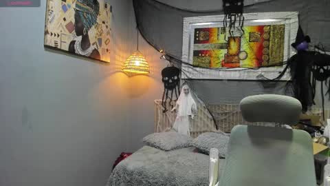 Snapshot of markbowie chatting on 10-17-25, 11:57 markbowie online show from 10-17-25, 11:57