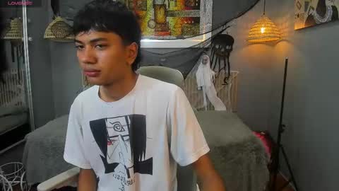 Snapshot of markbowie chatting on 10-19-25, 12:39 markbowie online show from 10-19-25, 12:39