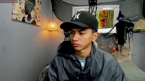 Snapshot of markbowie chatting on 10-21-25, 11:33 markbowie online show from 10-21-25, 11:33