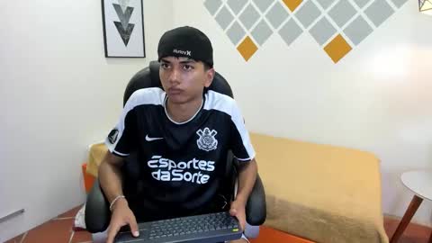 Snapshot of markbowie chatting on 10-23-25, 01:10 markbowie online show from 10-23-25, 01:10