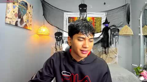 Snapshot of markbowie chatting on 10-26-25, 12:11 markbowie online show from 10-26-25, 12:11