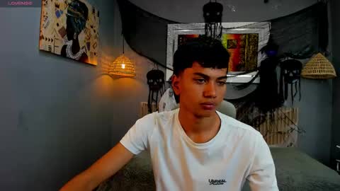 Snapshot of markbowie chatting on 11-04-25, 11:31 markbowie online show from 11-04-25, 11:31