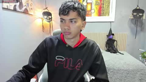 Snapshot of markbowie chatting on 11-05-25, 11:32 markbowie online show from 11-05-25, 11:32