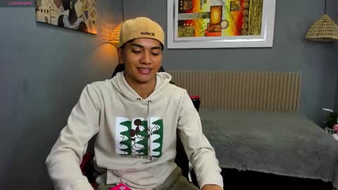 Snapshot of markbowie chatting on 11-11-25, 11:43 markbowie online show from 11-11-25, 11:43