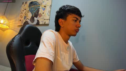 Snapshot of markbowie chatting on 11-25-25, 11:54 markbowie online show from 11-25-25, 11:54