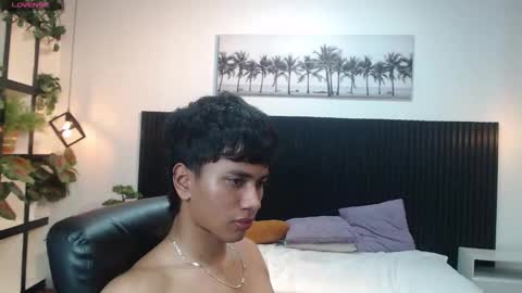 Snapshot of markbowie chatting on 11-30-25, 12:14 markbowie online show from 11-30-25, 12:14