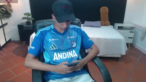 Snapshot of markbowie chatting on 12-02-25, 08:26 markbowie online show from 12-02-25, 08:26