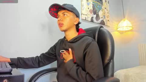 Snapshot of markbowie chatting on 12-04-25, 11:52 markbowie online show from 12-04-25, 11:52