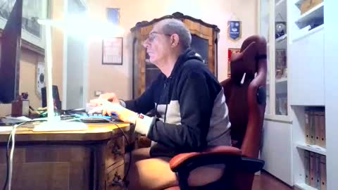 Snapshot of markmarkmark00 chatting on 01-15-26, 06:44 markmarkmark00 online show from 01-15-26, 06:44