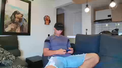 Snapshot of marko_toro__ chatting on 09-16-25, 11:39 Sebastian online show from 09-16-25, 11:39