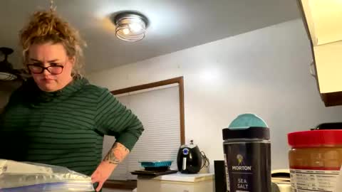 Snapshot of maroon_moon chatting on 02-21-25, 12:49 maroon_moon online show from 02-21-25, 12:49