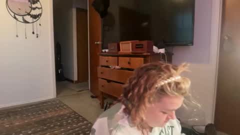 Snapshot of maroon_moon chatting on 11-01-25, 05:15 maroon_moon online show from 11-01-25, 05:15