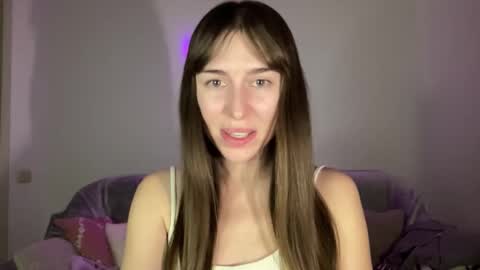 Snapshot of maroonaaa chatting on 10-13-25, 01:00 Mary online show from 10-13-25, 01:00