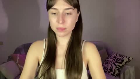 Snapshot of maroonaaa chatting on 10-19-25, 03:23 Mary online show from 10-19-25, 03:23