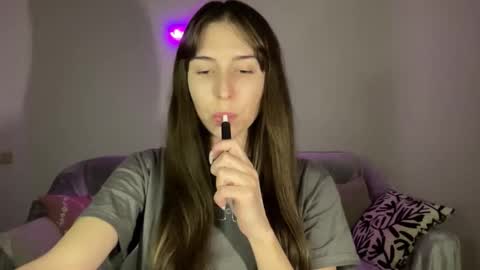 Snapshot of maroonaaa chatting on 10-20-25, 12:05 Mary online show from 10-20-25, 12:05