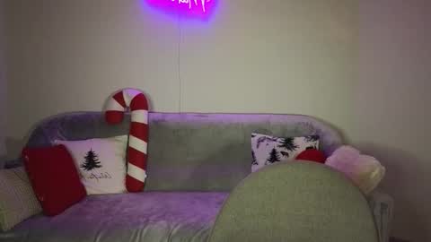 Snapshot of maroonaaa chatting on 12-14-25, 10:25 Mary online show from 12-14-25, 10:25