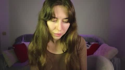 Snapshot of maroonaaa chatting on 12-19-25, 01:29 Mary online show from 12-19-25, 01:29