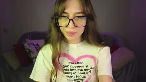 Snapshot of maroonaaa chatting on 01-05-26, 05:27 Mary online show from 01-05-26, 05:27