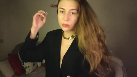 Snapshot of maroonaaa chatting on 01-08-26, 04:09 Mary online show from 01-08-26, 04:09