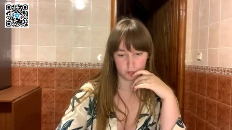 Snapshot of maroonmoon_ chatting on 10-27-25, 08:35 Miriam online show from 10-27-25, 08:35