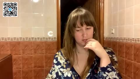 Snapshot of maroonmoon_ chatting on 10-28-25, 08:33 Miriam online show from 10-28-25, 08:33