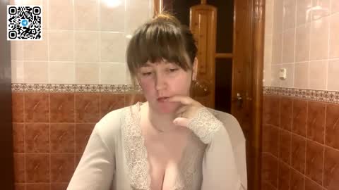 Snapshot of maroonmoon_ chatting on 12-21-25, 08:49 Miriam online show from 12-21-25, 08:49