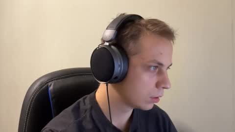 Snapshot of maroooa chatting on 12-18-25, 09:54 Marko online show from 12-18-25, 09:54