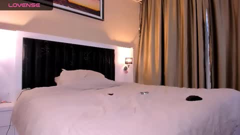 -- Mari -- online show from 02-11-26, 09:14