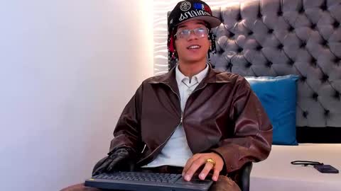 MARSHALL online show from 12-22-25, 01:08