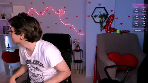 Snapshot of martin_neil chatting on 03-06-26, 08:27 Martin online show from 03-06-26, 08:27