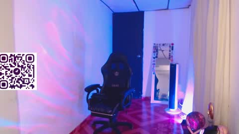 Snapshot of martina_adams chatting on 02-06-25, 01:27 mari online show from 02-06-25, 01:27